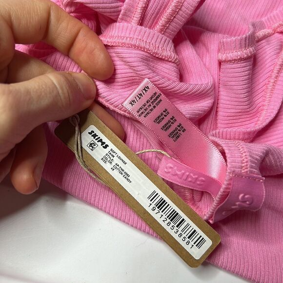 NWT SKIMS soft lounge tank 4x cotton candy - Picture 5 of 8